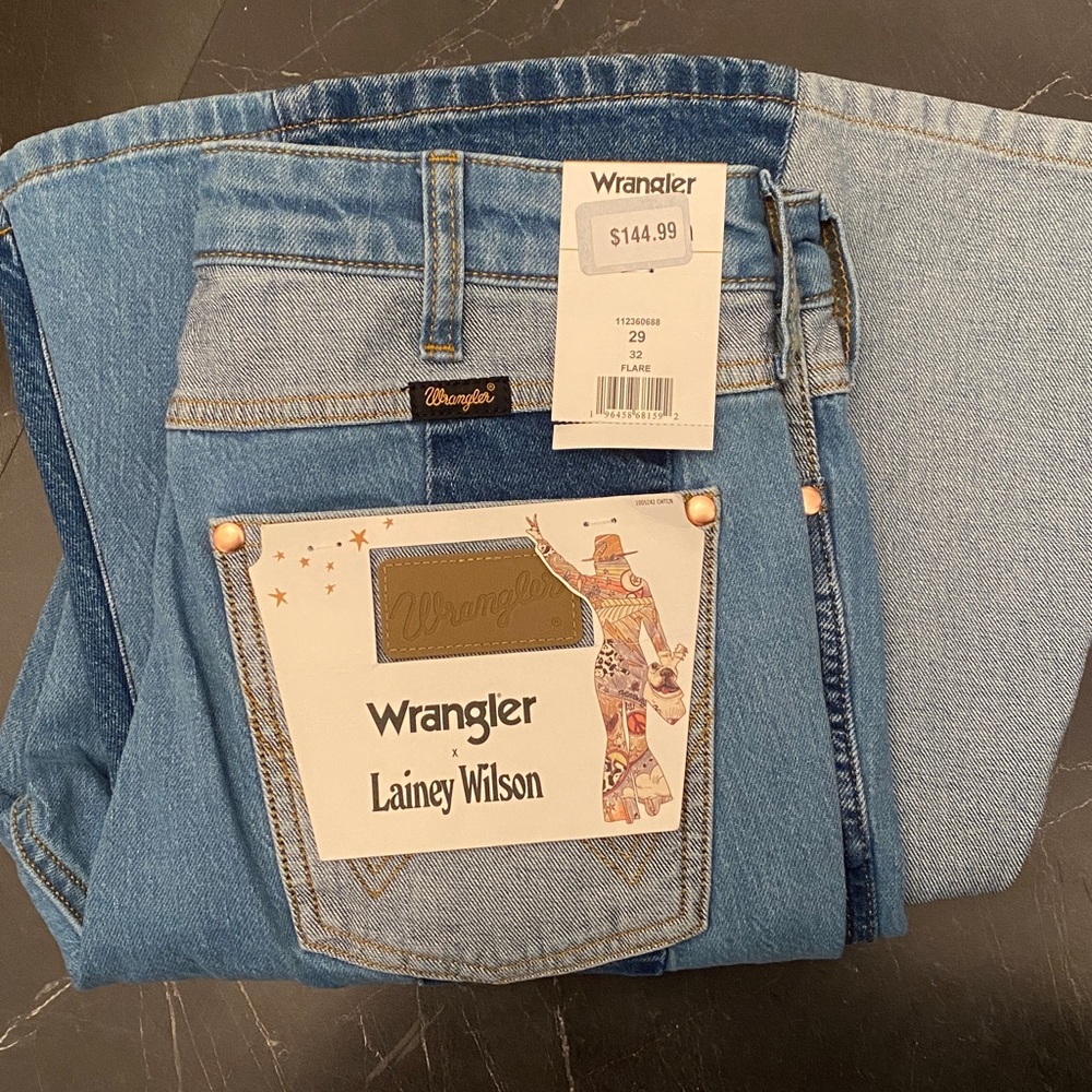 WRANGLER® X LAINEY WILSON Patchwork Super Flare Jean 29x32 - Picture 6 of 7